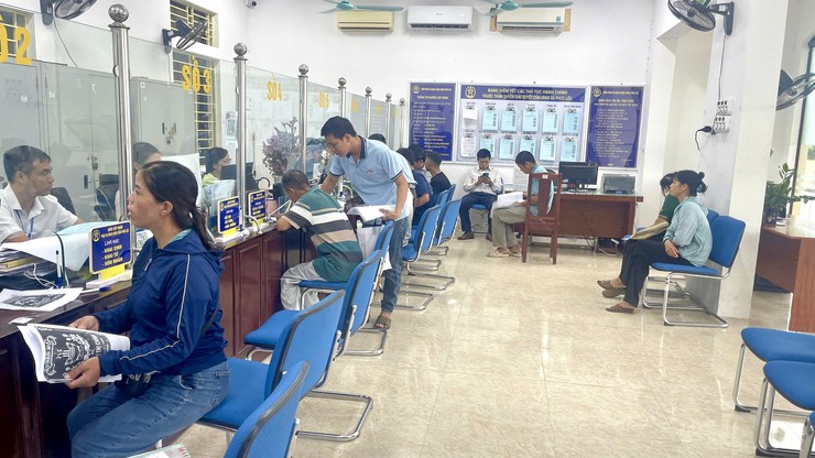 Điểm phục vụ hành chính công xã Phúc Lộc nhanh chóng giải quyết hồ sơ cho công dân- Ảnh 1.
