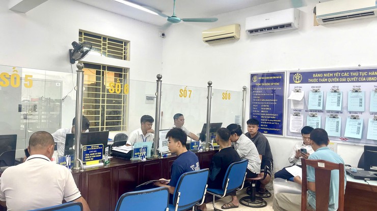 Điểm phục vụ hành chính công xã Phúc Lộc nhanh chóng giải quyết hồ sơ cho công dân- Ảnh 2.