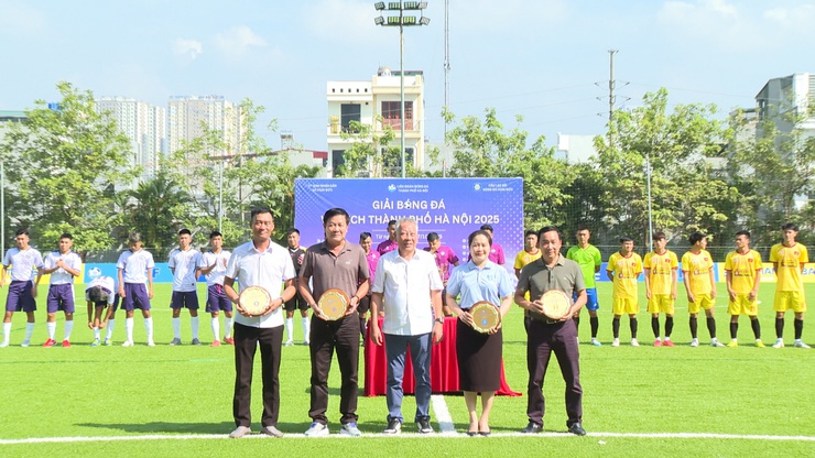 Khai mạc Giải Bóng đá Vô địch Thành phố Hà Nội năm 2025 tại Hoài Đức- Ảnh 4.