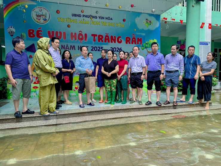 Đoàn công tác của Sở Giáo dục & Đào tạo thành phố Hà Nội kiểm tra tình hình khắc phục ảnh hưởng do mưa bão tại trường Mầm non Trung Hòa- Ảnh 5.