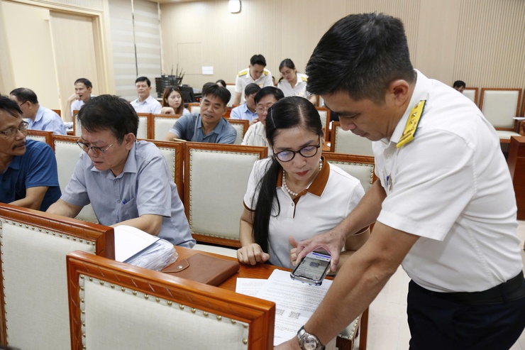 Phường Hà Đông triển khai cài đặt ứng dụng eTax Mobile để nộp thuế sử dụng đất phi nông nghiệp năm 2025 - Ảnh 2.