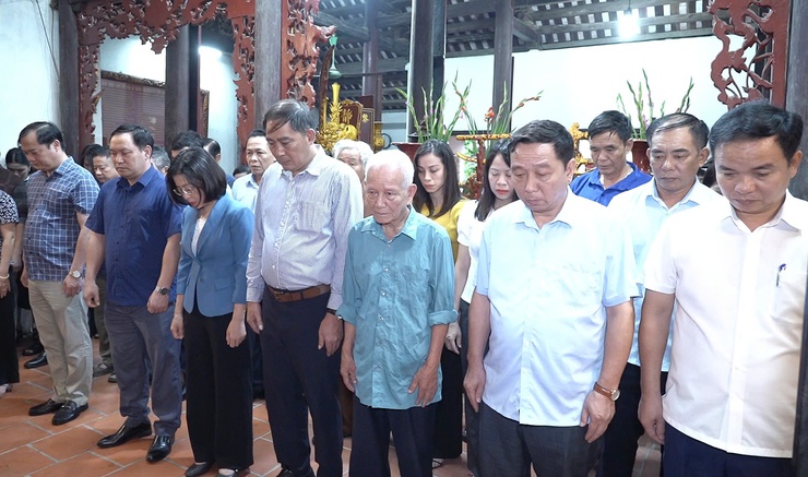 Xã Thường Tín dâng hương tưởng nhớ Anh hùng dân tộc, Danh nhân văn hóa Nguyễn Trãi - Ảnh 3.