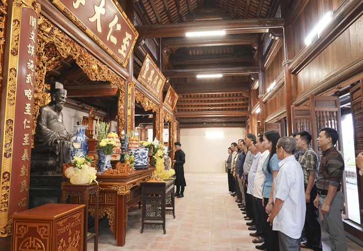 Xã Thường Tín dâng hương tưởng nhớ Anh hùng dân tộc, Danh nhân văn hóa Nguyễn Trãi - Ảnh 2.