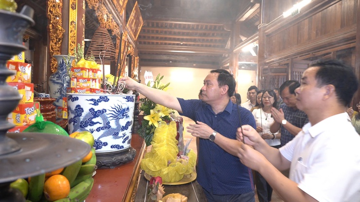 Xã Thường Tín dâng hương tưởng nhớ Anh hùng dân tộc, Danh nhân văn hóa Nguyễn Trãi - Ảnh 7.