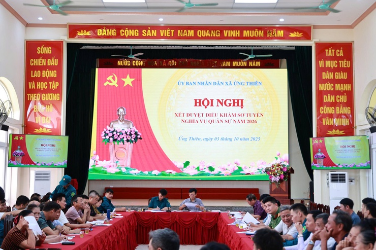 Hội đồng nghĩa vụ quân sự xã Ứng Thiên tổ chức hội nghị xét duyệt điều khám sơ tuyển nghĩa vụ quân sự năm 2026 - Ảnh 1.