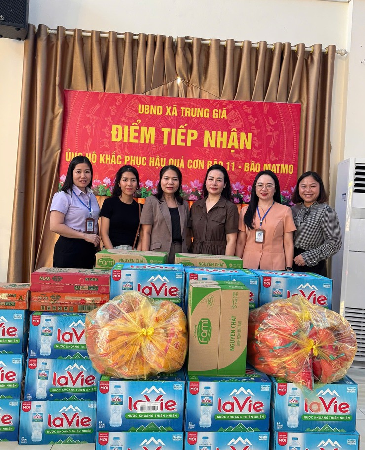 CHUNG TAY HỖ TRỢ NHÂN DÂN XÃ TRUNG GIÃ KHẮC PHỤC ẢNH HƯỞNG MƯA BÃO - Ảnh 1.