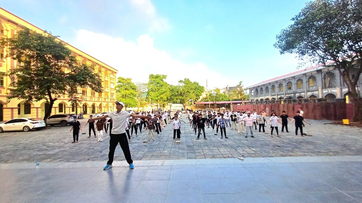 Yên Xuân đang nỗ lực tập luyện chuẩn bị cho Đại hội TDTT xã Yên Xuân Lần I, năm 2025- Ảnh 1.