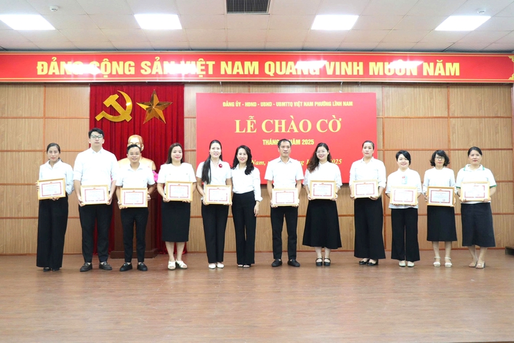 Phường Lĩnh Nam tổ chức lễ chào cờ đầu tuần tháng 10 năm 2025- Ảnh 2.