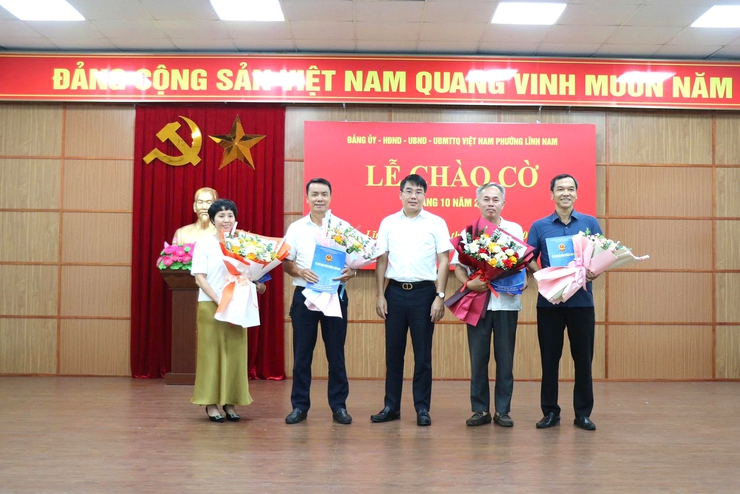 Phường Lĩnh Nam tổ chức lễ chào cờ đầu tuần tháng 10 năm 2025- Ảnh 3.