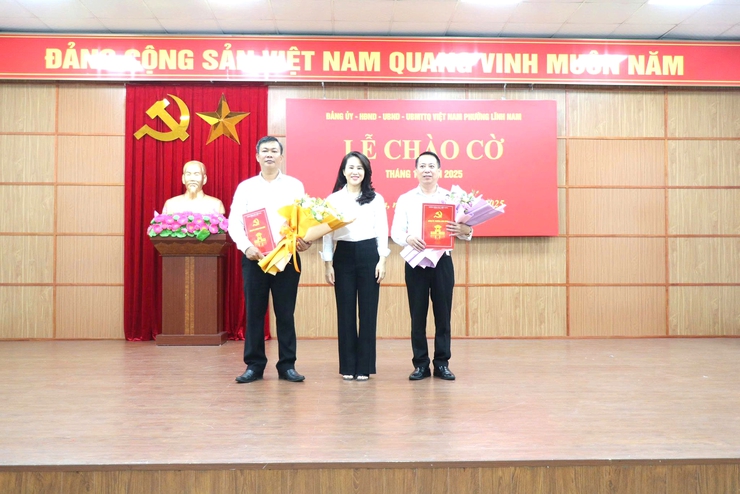 Phường Lĩnh Nam tổ chức lễ chào cờ đầu tuần tháng 10 năm 2025- Ảnh 4.