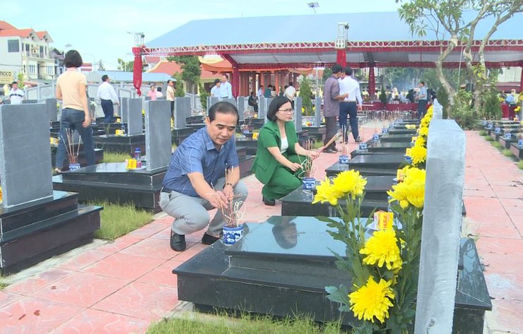 Lễ dâng hương tưởng niệm các anh hùng Liệt sĩ tại Nghĩa trang liệt sĩ Sen Chiểu- Ảnh 5.