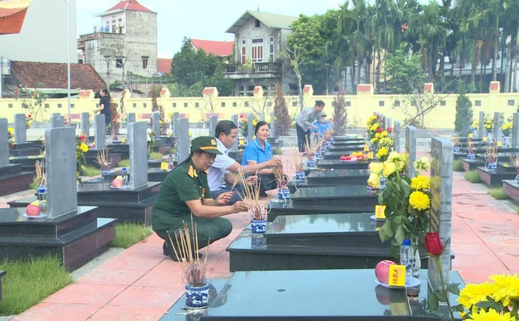 Lễ dâng hương tưởng niệm các anh hùng Liệt sĩ tại Nghĩa trang liệt sĩ Sen Chiểu- Ảnh 6.