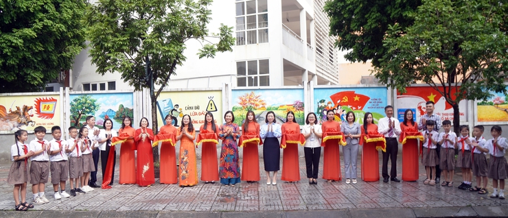 Rực rỡ các mô hình "Sáng - Xanh - Sạch - Đẹp" tại tổ dân phố số 11 phường Long Biên- Ảnh 6.