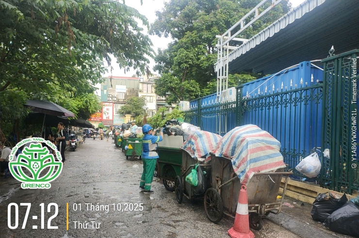 Công ty TNHH MTV Môi trường Đô thị Hà Nội, Chi nhánh Đống Đa thần tốc ra quân dọn dẹp vệ sinh môi trường sau bão- Ảnh 3.