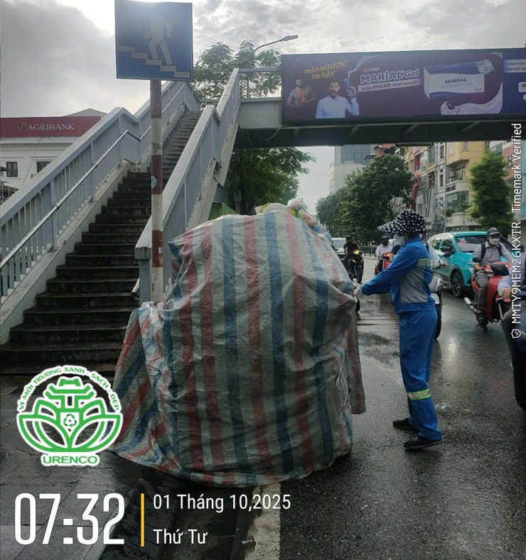 Công ty TNHH MTV Môi trường Đô thị Hà Nội, Chi nhánh Đống Đa thần tốc ra quân dọn dẹp vệ sinh môi trường sau bão- Ảnh 4.