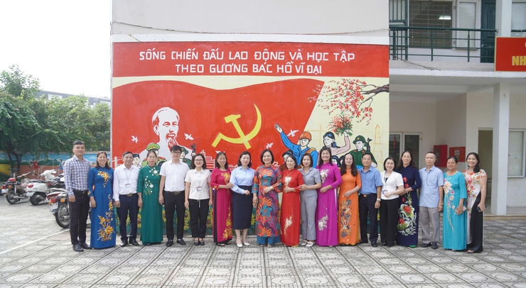 Rực rỡ các mô hình "Sáng - Xanh - Sạch - Đẹp" tại tổ dân phố số 11 phường Long Biên- Ảnh 5.