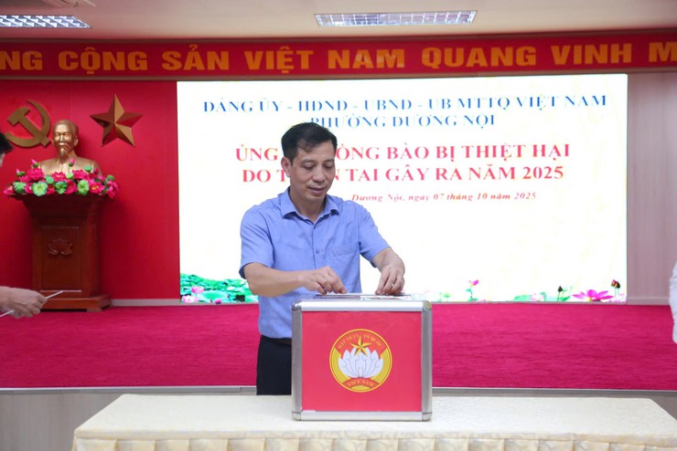 Phường Dương Nội phát động ủng hộ đồng bào bị thiệt hại do thiên tai gây ra năm 2025- Ảnh 3.