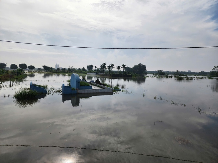 NƯỚC SÔNG CÀ LỒ TIẾP TỤC DÂNG CAO, MỘT SỐ CẢNH BÁO CHO NHÂN DÂN TRONG VÙNG NGẬP LỤT- Ảnh 7.