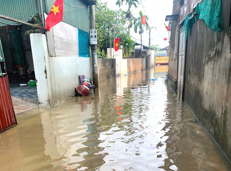 NƯỚC SÔNG CÀ LỒ TIẾP TỤC DÂNG CAO, MỘT SỐ CẢNH BÁO CHO NHÂN DÂN TRONG VÙNG NGẬP LỤT- Ảnh 8.