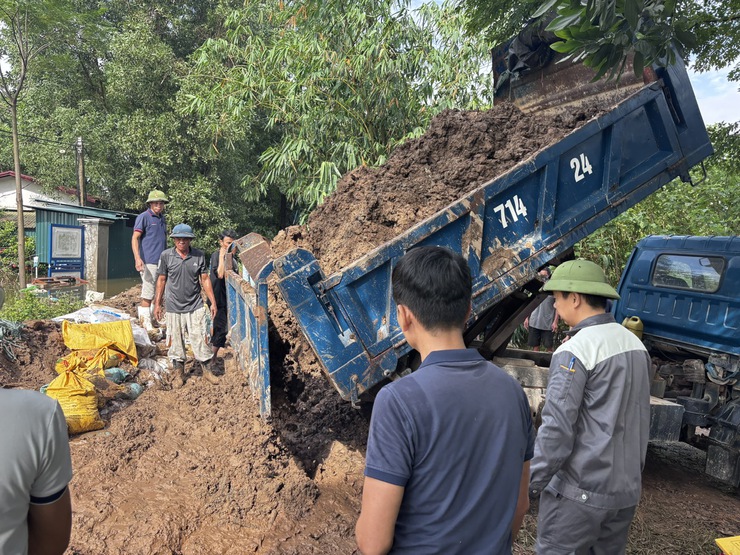 NƯỚC SÔNG CÀ LỒ TIẾP TỤC DÂNG CAO, MỘT SỐ CẢNH BÁO CHO NHÂN DÂN TRONG VÙNG NGẬP LỤT- Ảnh 13.