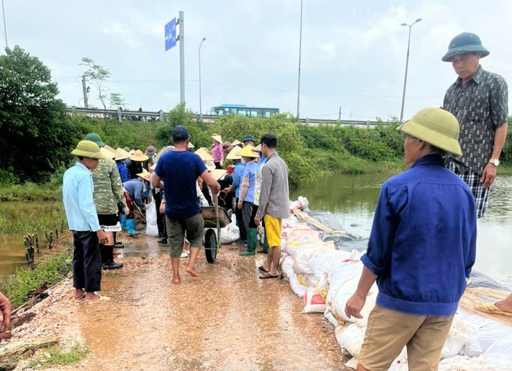 NƯỚC SÔNG CÀ LỒ TIẾP TỤC DÂNG CAO, MỘT SỐ CẢNH BÁO CHO NHÂN DÂN TRONG VÙNG NGẬP LỤT- Ảnh 14.