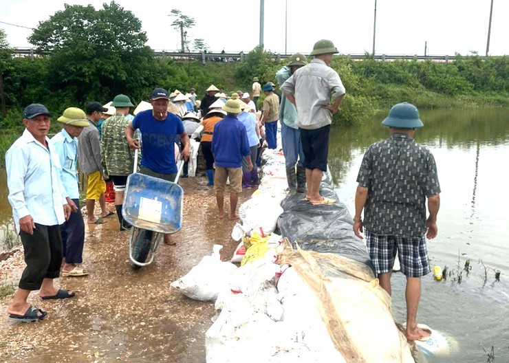 NƯỚC SÔNG CÀ LỒ TIẾP TỤC DÂNG CAO, MỘT SỐ CẢNH BÁO CHO NHÂN DÂN TRONG VÙNG NGẬP LỤT- Ảnh 15.