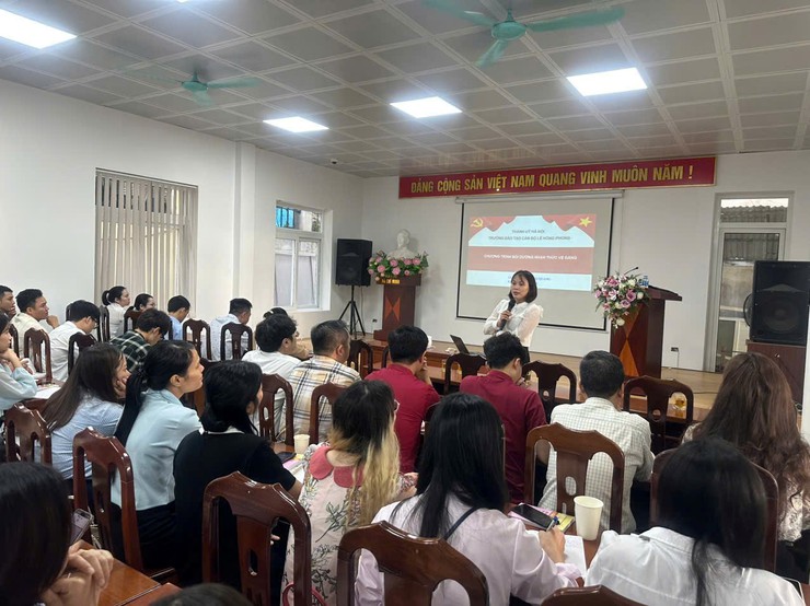 Phường Nghĩa Đô phối hợp tổ chức khai mạc lớp bồi dưỡng nhận thức về Đảng- Ảnh 3.