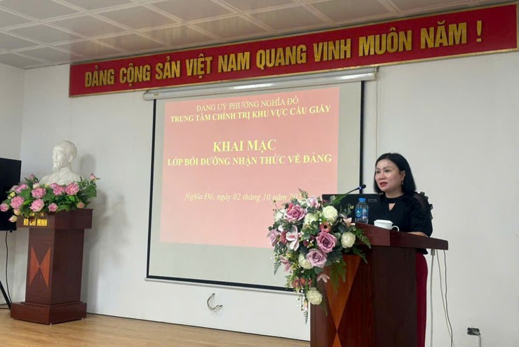 Phường Nghĩa Đô phối hợp tổ chức khai mạc lớp bồi dưỡng nhận thức về Đảng- Ảnh 2.