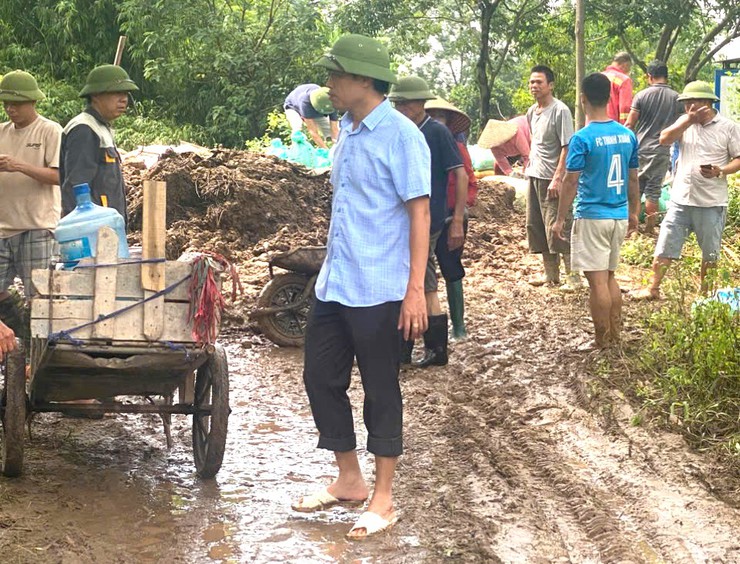 NƯỚC SÔNG CÀ LỒ TIẾP TỤC DÂNG CAO, MỘT SỐ CẢNH BÁO CHO NHÂN DÂN TRONG VÙNG NGẬP LỤT- Ảnh 3.