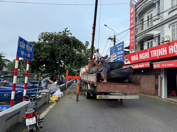 Hương Sơn chung tay cùng nhân dân các tỉnh phía Bắc vượt qua mưa lũ- Ảnh 1.