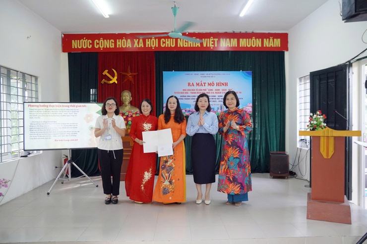 Rực rỡ các mô hình "Sáng - Xanh - Sạch - Đẹp" tại tổ dân phố số 11 phường Long Biên- Ảnh 3.