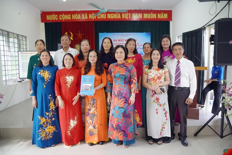 Rực rỡ các mô hình "Sáng - Xanh - Sạch - Đẹp" tại tổ dân phố số 11 phường Long Biên- Ảnh 4.