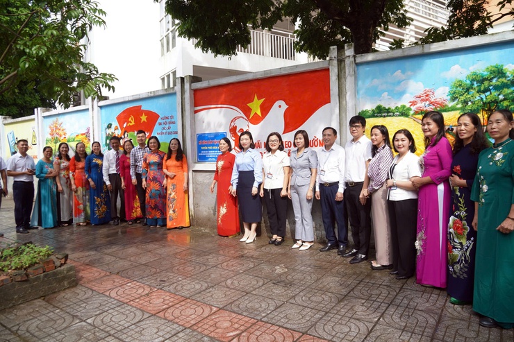 Rực rỡ các mô hình "Sáng - Xanh - Sạch - Đẹp" tại tổ dân phố số 11 phường Long Biên- Ảnh 8.