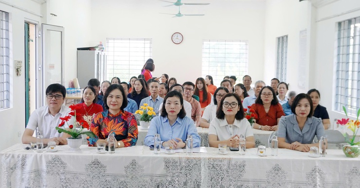 Rực rỡ các mô hình "Sáng - Xanh - Sạch - Đẹp" tại tổ dân phố số 11 phường Long Biên- Ảnh 1.