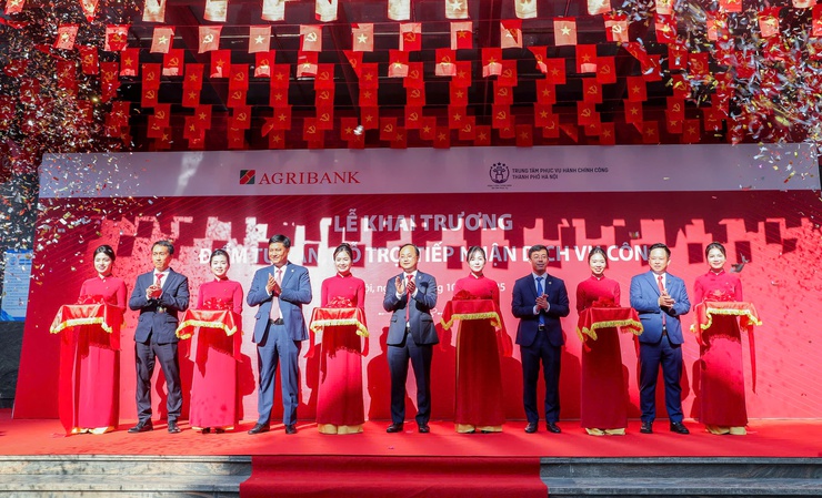 Người dân Thủ đô có thể thực hiện 8 nhóm thủ tục thiết yếu tại các phòng giao dịch của ngân hàng Agribank- Ảnh 1.