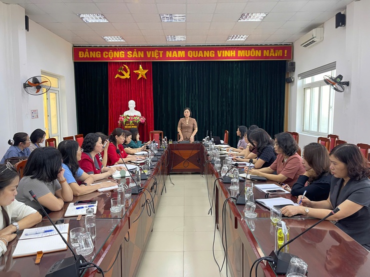 UBND phường Long Biên tổ chức họp giao ban khối giáo dục tháng 10/2025- Ảnh 1.