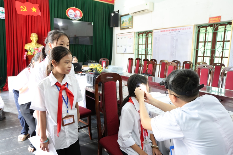 Trạm Y tế xã Phú Nghĩa tổ chức khám sức khỏe cho học sinh các trường học trên địa bàn xã- Ảnh 5.
