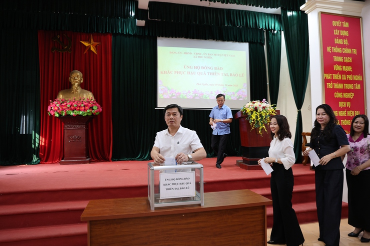 Ủy ban Mặt trận Tổ quốc Việt Nam xã Phú Nghĩa phát động ủng hộ đồng bào vùng bị thiệt hại do cơn bão 10 (Bualoi) gây ra- Ảnh 1.