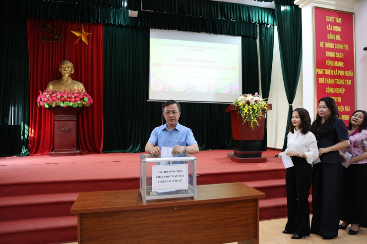 Ủy ban Mặt trận Tổ quốc Việt Nam xã Phú Nghĩa phát động ủng hộ đồng bào vùng bị thiệt hại do cơn bão 10 (Bualoi) gây ra- Ảnh 2.