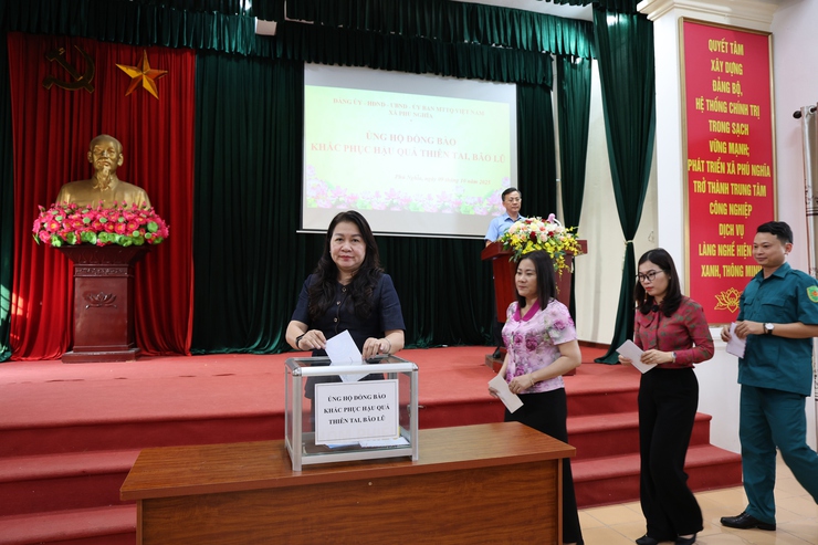Ủy ban Mặt trận Tổ quốc Việt Nam xã Phú Nghĩa phát động ủng hộ đồng bào vùng bị thiệt hại do cơn bão 10 (Bualoi) gây ra- Ảnh 4.