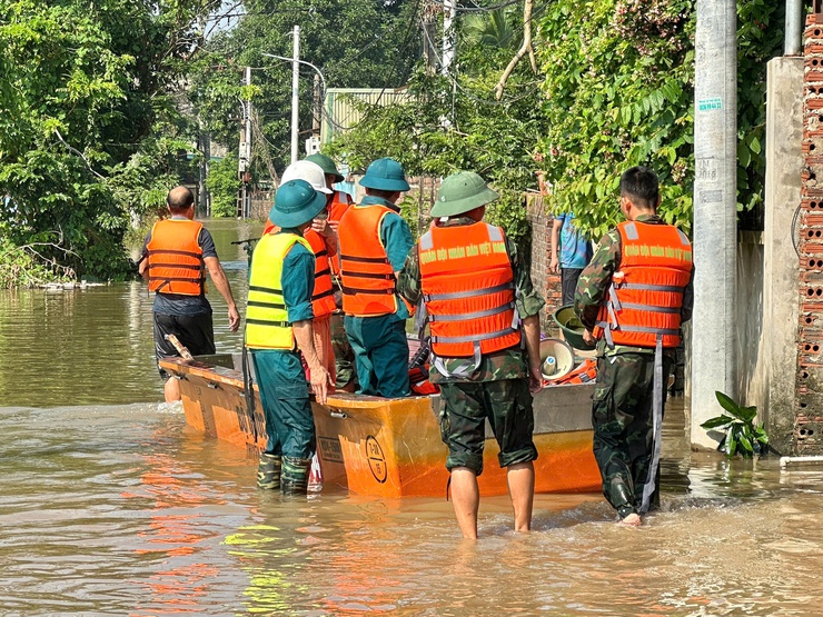 Thư Lâm chủ động ứng phó, bảo đảm an toàn tuyệt đối cho nhân dân trong mưa lũ- Ảnh 3.