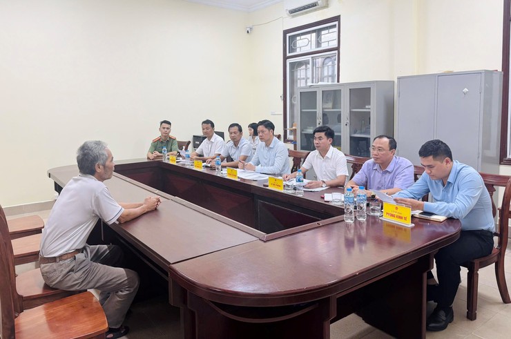 Lãnh đạo xã tiếp công dân định kỳ tháng 10/2025- Ảnh 1.