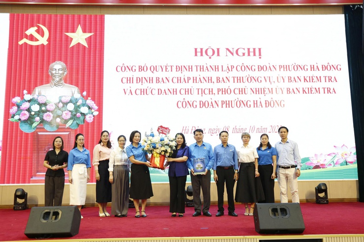 Đồng chí Nguyễn Đức Chí giữ chức Chủ tịch Công đoàn phường Hà Đông, nhiệm kỳ 2025- 2030- Ảnh 1.