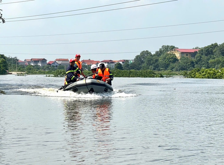 Thư Lâm chủ động ứng phó, bảo đảm an toàn tuyệt đối cho nhân dân trong mưa lũ- Ảnh 7.