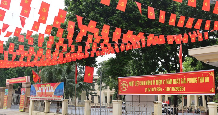Kỷ niệm 71 năm Ngày Giải phóng Thủ đô (10/10/1954 - 10/10/2025), 26 năm thành phố được công nhận “Thành phố Vì hòa bình”: Phát huy truyền thống Văn hiến - Anh hùng và thành tựu đổi mới, quyết tâm xây dựng và phát triển Thủ đô Hà Nội- Ảnh 3.