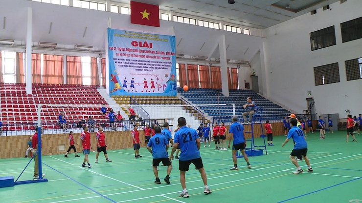 Sổi nổi giải bóng chuyền hơi trong khuôn khổ ĐH TDTT phường Hà Đông năm 2025- Ảnh 1.
