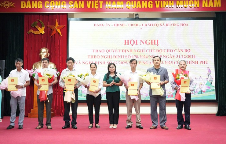 Đảng uỷ - HĐND – UBND – UB MTTQ xã trao Quyết định nghỉ chế độ theo Nghị định 178 của Chính phủ - Ảnh 4.