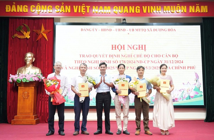Đảng uỷ - HĐND – UBND – UB MTTQ xã trao Quyết định nghỉ chế độ theo Nghị định 178 của Chính phủ - Ảnh 5.