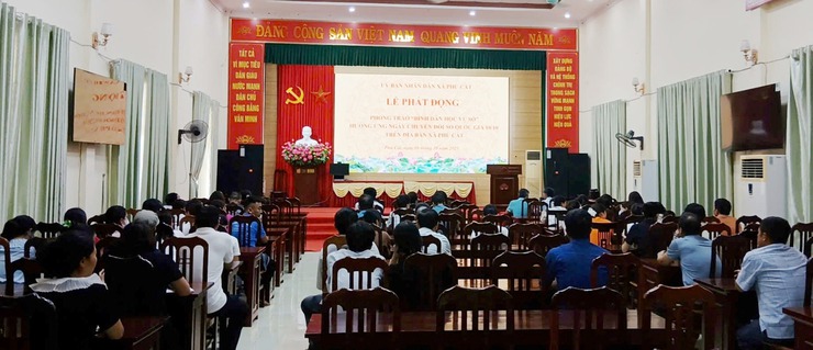 Xã Phú Cát phát động phong trào "Bình dân học vụ số" hưởng ứng Ngày Chuyển đổi số quốc gia 10/10 năm 2025- Ảnh 2.