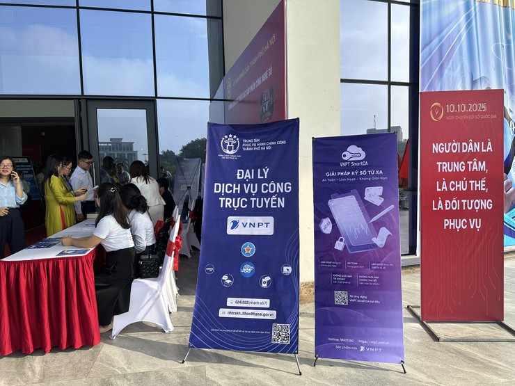 Trung tâm Phục vụ hành chính công Hà Nội triển khai mô hình “Dịch vụ công lưu động” trong lĩnh vực đất đai tại Lễ phát động Học tập số toàn dân- Ảnh 2.